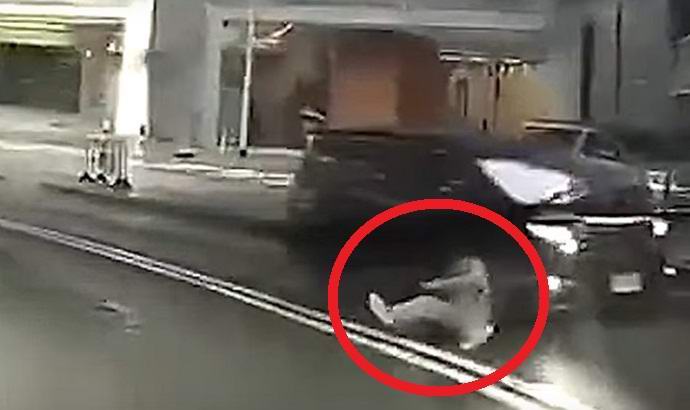 Ali je teleportiral osebo na kamero?