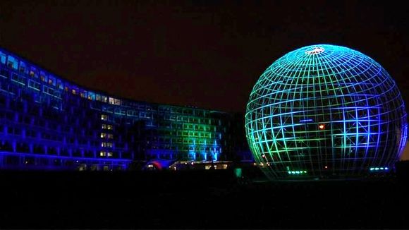 Zdaj vsi živimo v letu sveta.