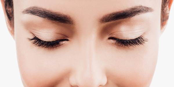 mozolj na znamenju obrvi 