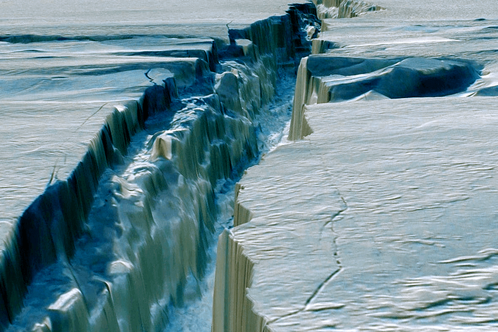 Razpoke so tekle na morju: dve newyorški ledeni breg naj bi se odcepil od Antarktike