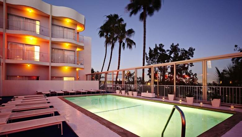 Turist se je fotografiral