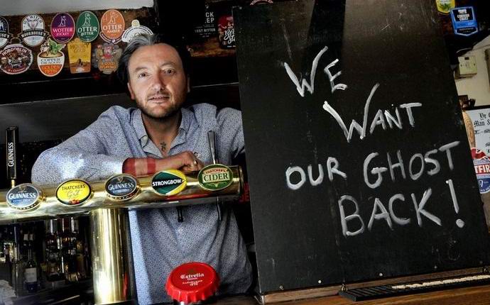 Duhu so ukradli lastnika angleškega puba.