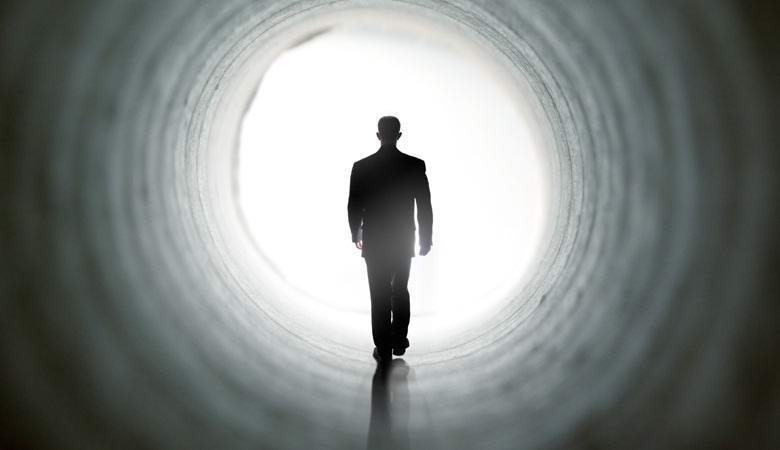 Znanstveniki: človeški um ostane aktiven tudi po smrti.