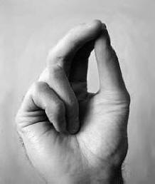 Znanstveniki so eksperimentalno dokazali, da znak križa ubija mikrobe in spreminja optične lastnosti vode.