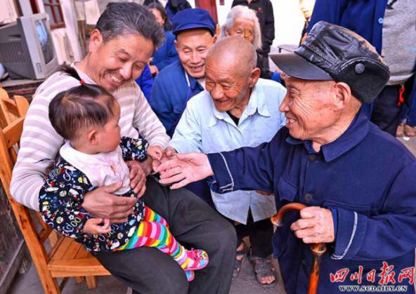 Znanstveniki poskušajo razrešiti skrivnost kitajske pritlikave vasi.
