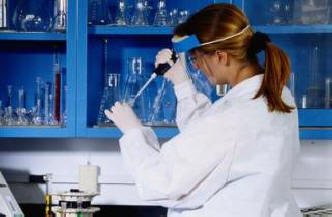 Znanstveniki so žive bakterije povezali z zlatom