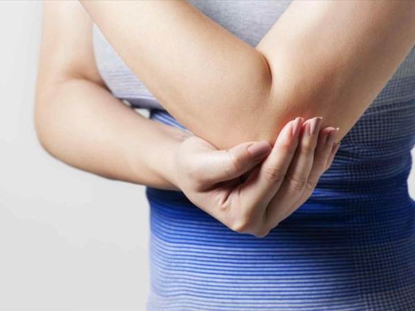 zadeti desni komolec 