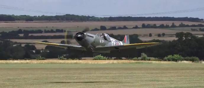 Neverjeten pristanek brez pristajalne opreme je postal hit na internetu