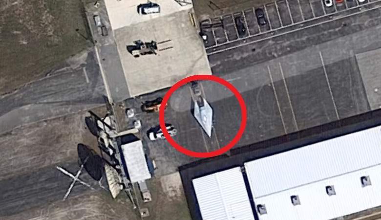 Ufolog je sredi močvirja na Floridi odkril dve enojni zvezdni ladji.