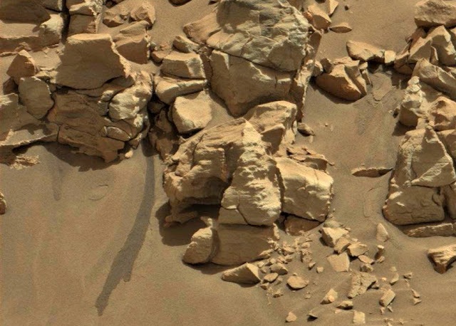 Ufolog: Curiosity rover odkril vodo na Marsu