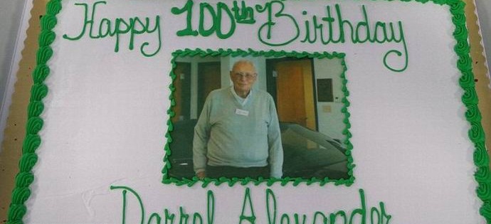 Uspešen ameriški trgovec z avtomobili praznuje stoletje