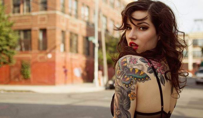 V Ameriki so se pojavili spominki v obliki izrezljanega usnja s tetovažami