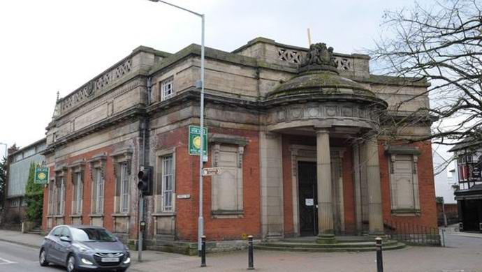 V Angliji duh protestira proti prodaji knjižnice.