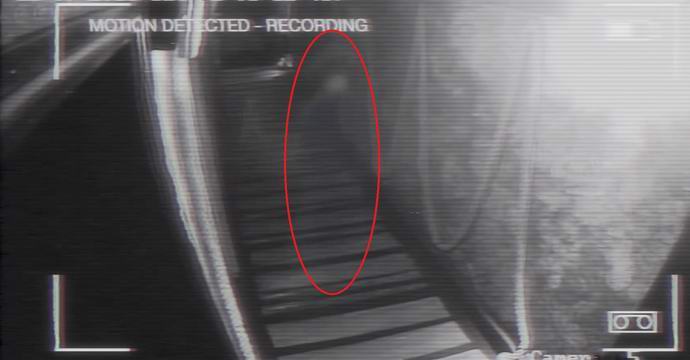 V Angliji so na vrvnem mostu snemali dušno figuro.