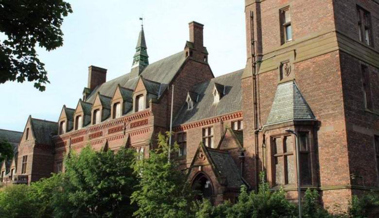 V nekdanji psihiatrični bolnišnici so fotografirali fantoma pacienta.