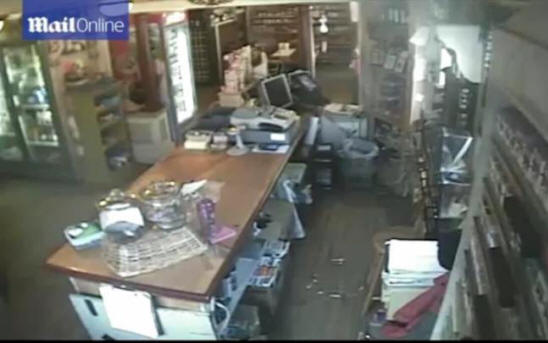 V Guildfordu so nevidni metali steklene posode z mize.