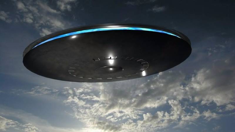 Na nevihtnem nebu so opazili disk kolosalne velikosti.