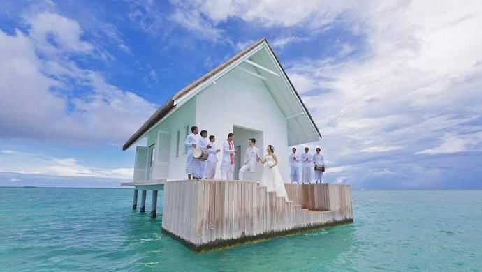 V Indijskem oceanu se je pojavil plavajoči matični urad.