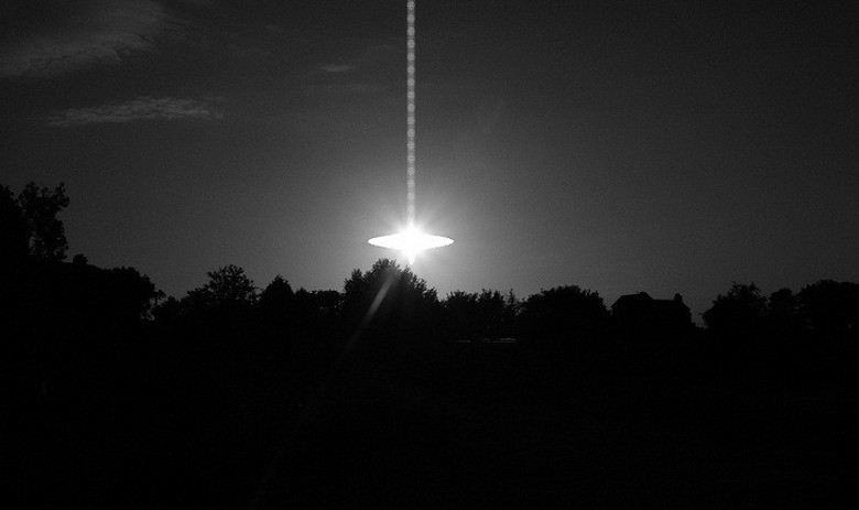 Nekaj ​​nerazložljivega se je vneslo v nadzorno kamero.