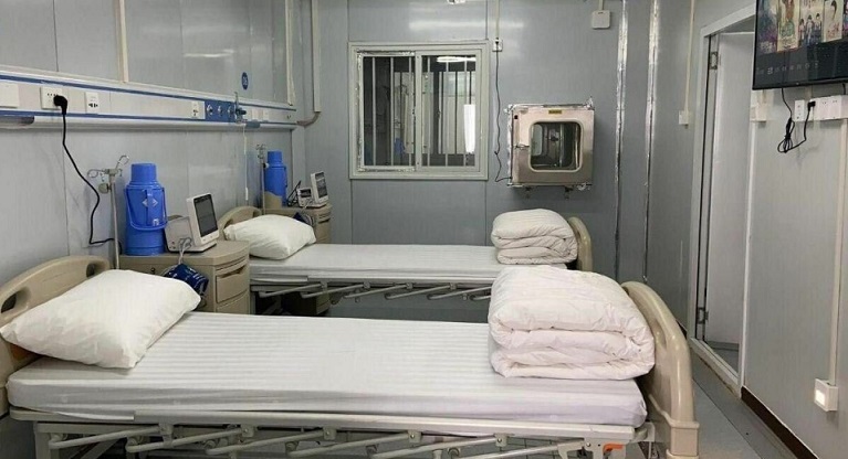 V kitajski bolnišnici, kjer so zdravili ljudi s koronavirusom, so bolnike končali.