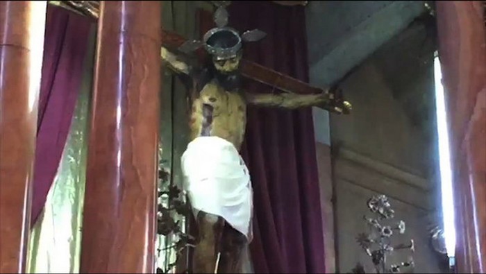 V Mehiki je kip Jezusa Kristusa odprl oči.