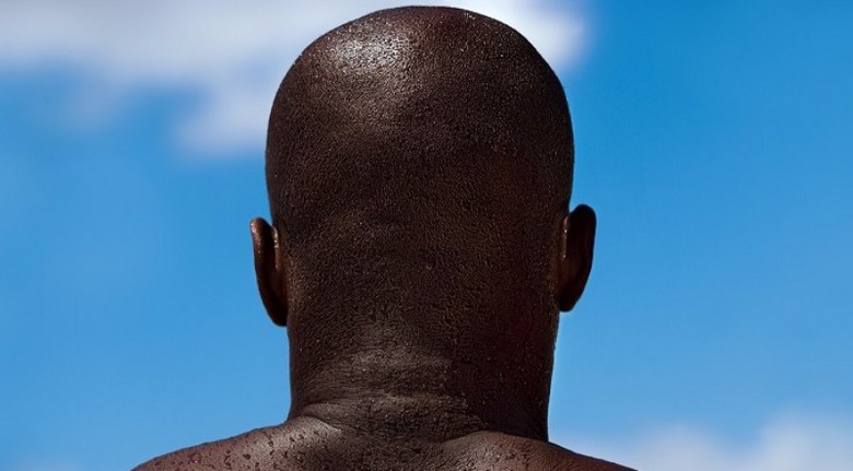 Povpraševanje po glavah plešastih moških se je v Mozambiku povečalo