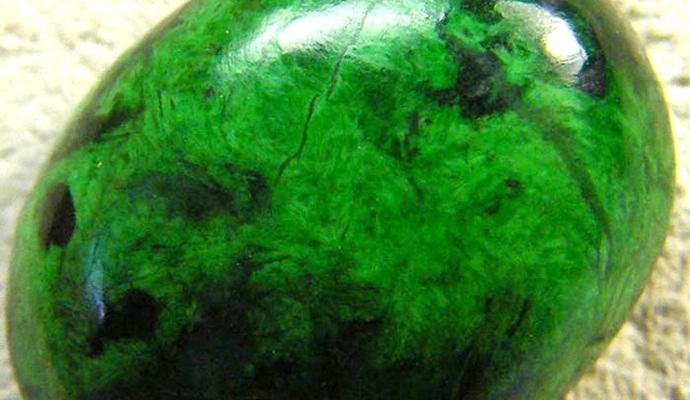 V Mjanmaru so izkopali 175-tonski kos dragocenega minerala