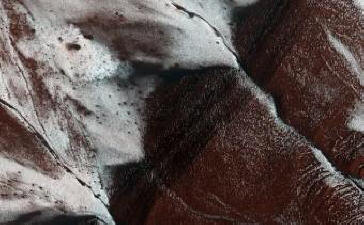 NASA pokazala ledene stene Marsa