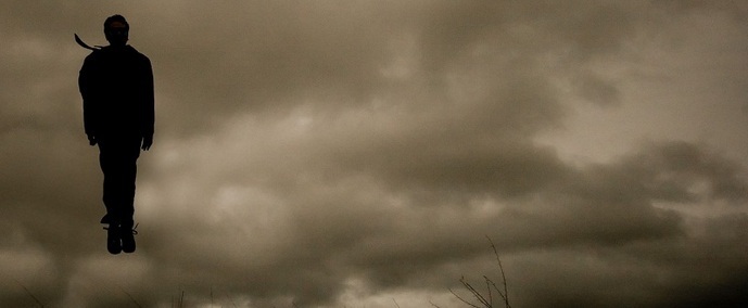 Leteča oseba je udarila v objektiv fotoaparata