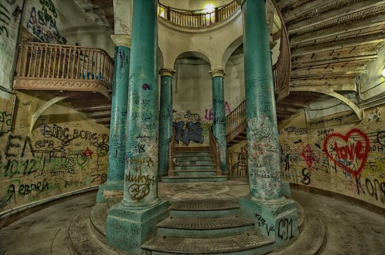 V Sankt Peterburgu je prostor za vstop v četrto dimenzijo