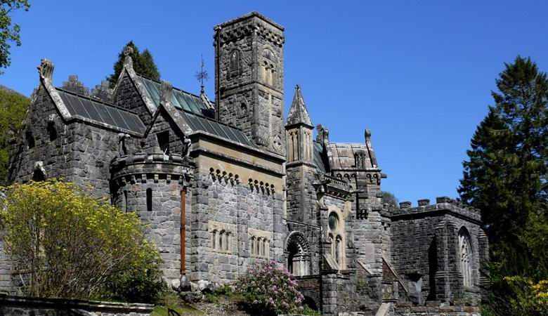 Duh je bil fotografiran v stari cerkvi