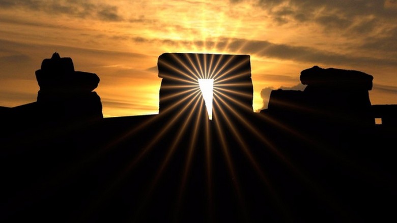 V Stonehengeu se je sonce dvignilo za 45 stopinj severno kot običajno.