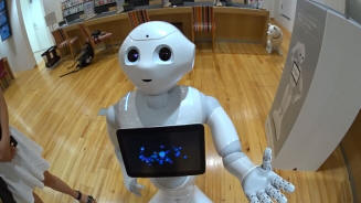 Na Japonskem predstavljeni humanoidni roboti