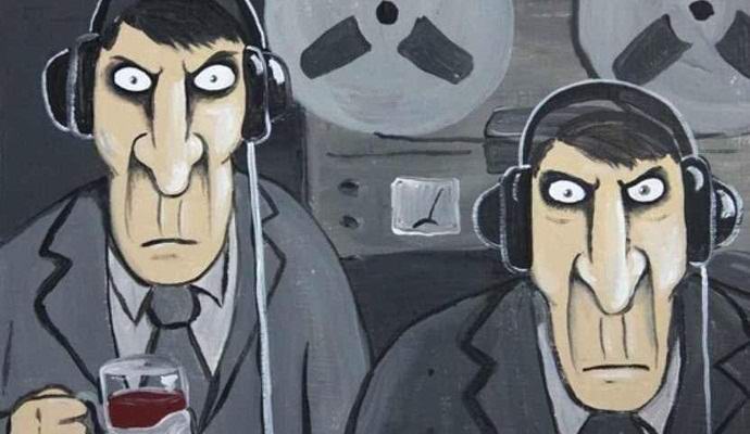 Prisluhnete vam lahko prek običajnih slušalk.