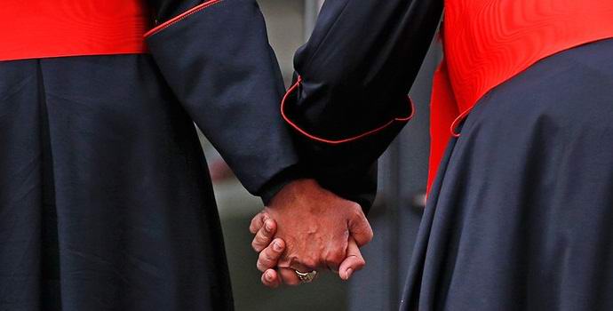 Vatikan lahko sprejme verujoče homoseksualce