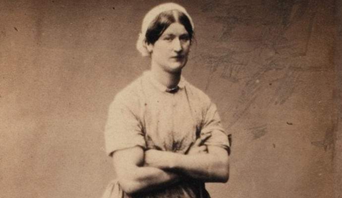 Spletna kamera ujame duha hude sluškinje.