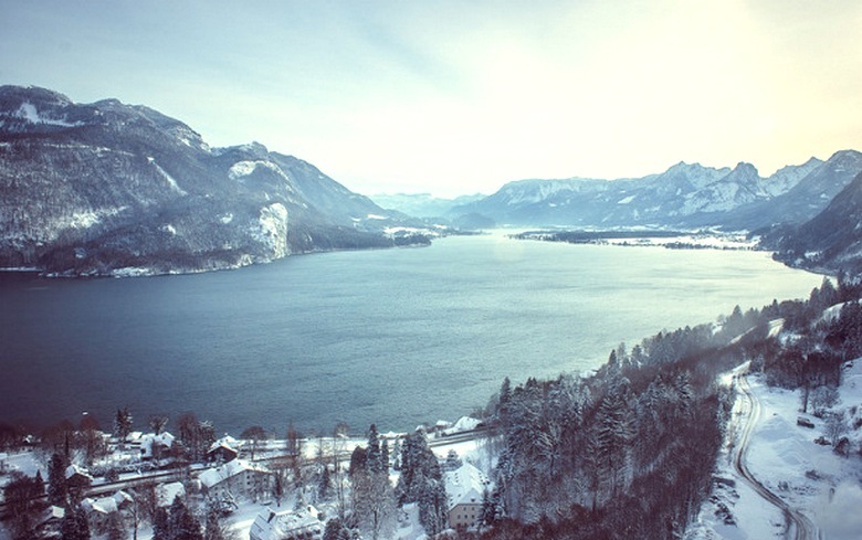 Prisilni pristanek lahkega motornega letala v jezeru