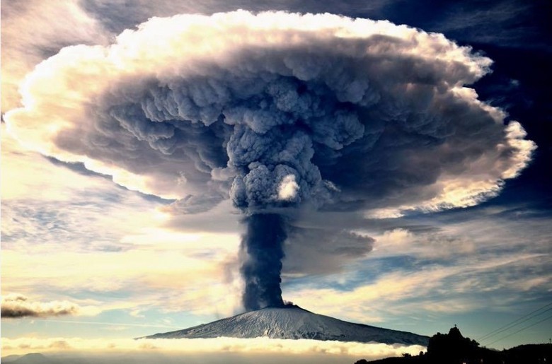 Navdušenje seizmologov povzroča prebujen vulkan Pektusan v Severni Koreji.