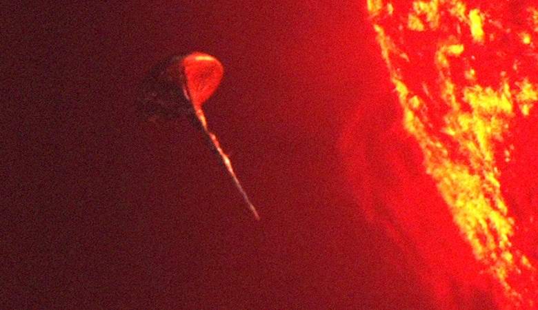 V bližini Sonca so odkrili velikanski tujerodni predmet.