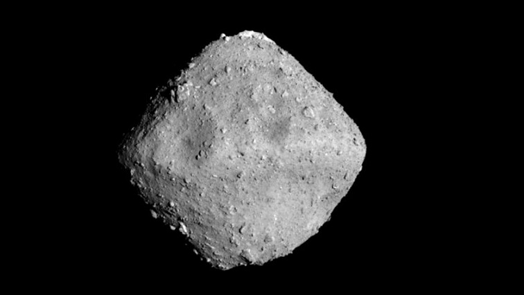 Japonski roboti so fotografirali skrivnostni predmet na asteroidu Ryugu
