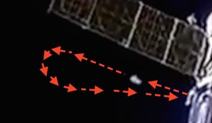 Astronavti so pred kratkim opazovali vesoljce.