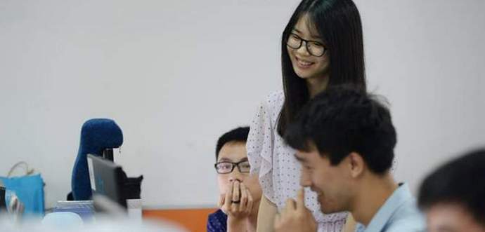 Zakaj kitajska IT podjetja najemajo lepa dekleta?