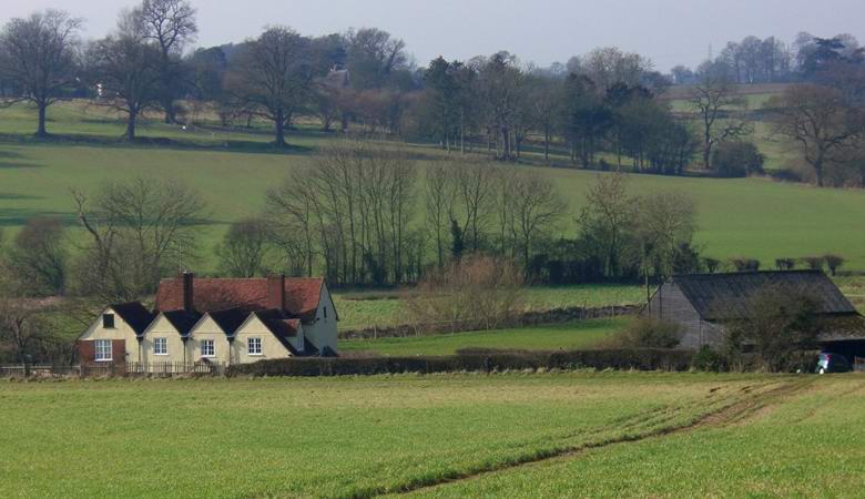 Na angleški poti se je pojavila skrivnostna anomalija.