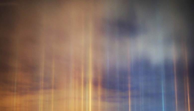 Skrivnostni sijoči stebri, fotografirani na nebu nad Novosibirskom