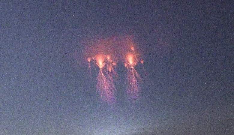 Skrivnostni utripi na nebu nad Oklahomo