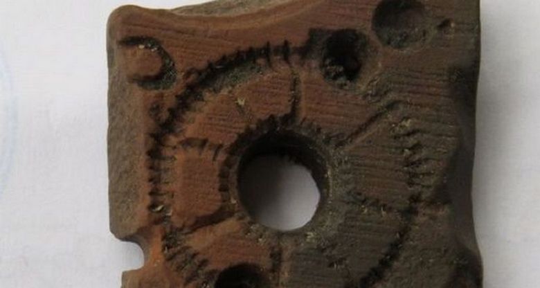 Skrivnostni artefakt, ki so ga našli v Vologdi, je postal še bolj skrivnosten.