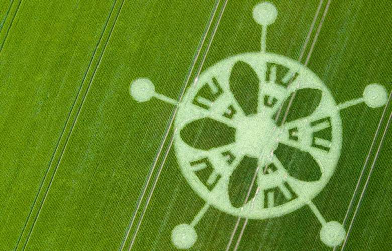 Skrivnostna risba se je pojavila na polju blizu Stonehengea