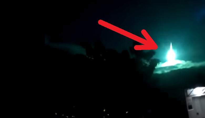 Skrivnostni svetlobni predmet je padel ob obali Brazilije