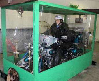 Navdušen kolesar se tudi po smrti ni odpravil od ljubljenega motocikla.