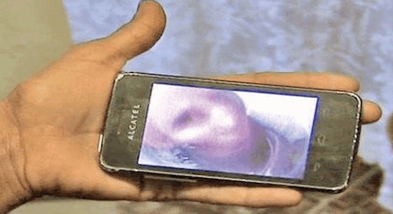 Ženska je prejela MMS sporočilo iz drugega sveta.